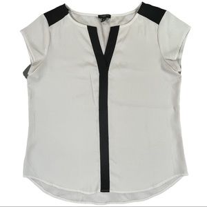 Ann Taylor Petite small, white & black short sleeve, split vneck, curved hem,